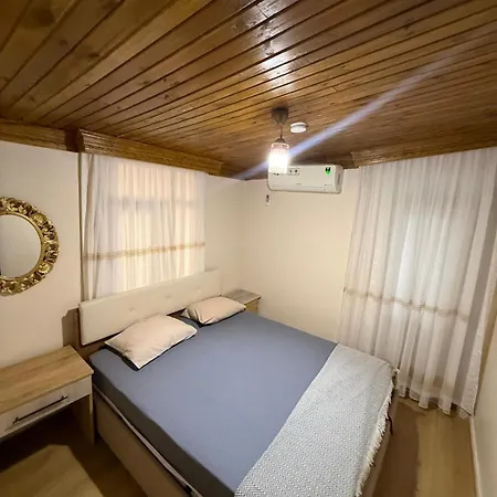With Terrace In A Location, 100 Steps From The Sea 아파트 Ula